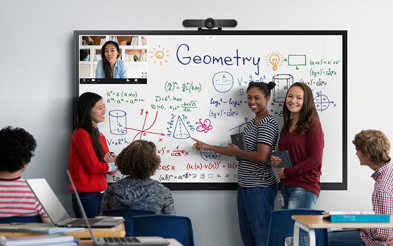 Students giving presentation