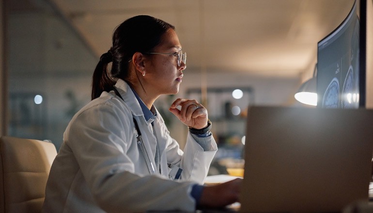 apree-health-article-thumb-woman-in-medical-office