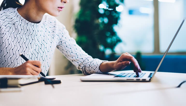 Scrum master reviewing teams kanban board to organize project and quickly make changes. to self-organize and make changes quickly, Agile principles