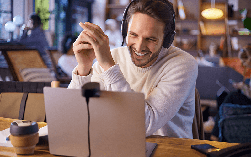 Man using jabra headset at the cafe