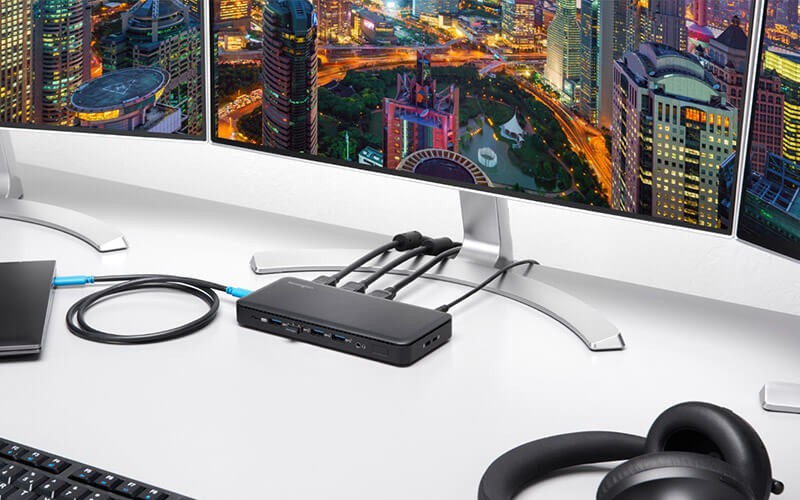 Two monitor with gateway and headphones