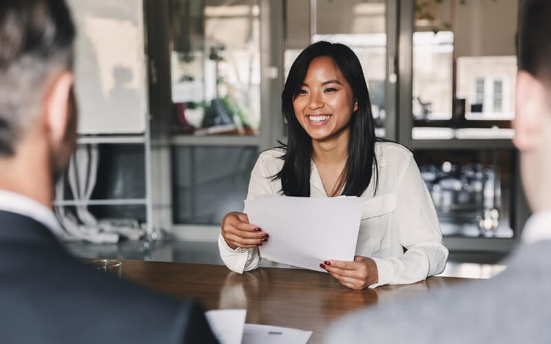 Smiling businesswoman presents agile process plan to business